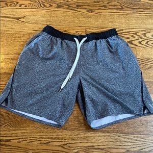 Vuori trail shorts medium